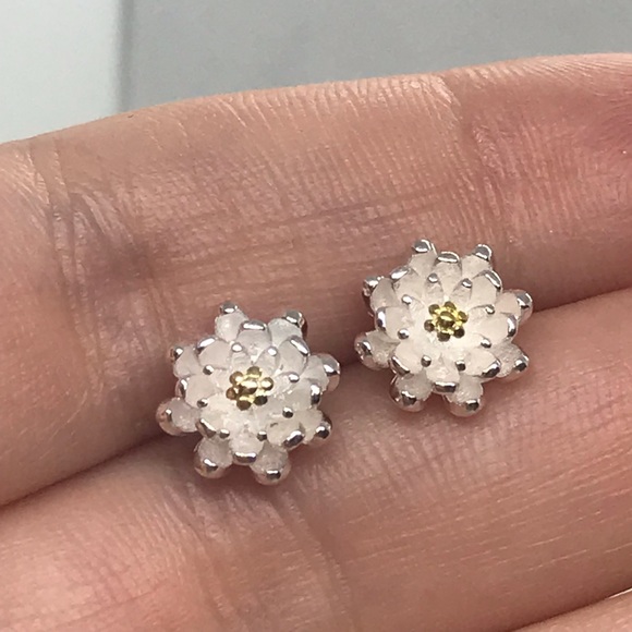 Sterling Silver925 Flower 🌸 Stud Earrings - Picture 5 of 5